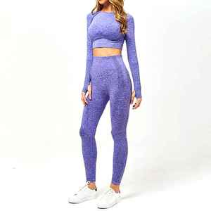 Conjunto de ropa de yoga personalizada diseñado para brindar flexibilidad, soporte y comodidad a las mujeres durante las rutinas de ejercicio. - Product Image 2