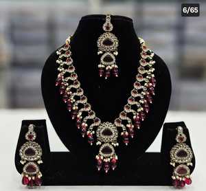 Traditionnel Antique fait à la main CZ fil clouté travail Patwa indien colliers boucles d'oreilles et vêtements de tête pour femmes et filles ensembles de bijoux - Product Image 2