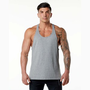 Camiseta 94% de algodón para hombre, prenda transpirable de corte bajo, con espalda cruzada abierta, color gris, dobladillo escalonado, 6% Spandex - Product Image 1