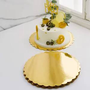 Présentoir à desserts et gâteaux en métal poli et doré de grande taille de qualité supérieure - Product Image 1