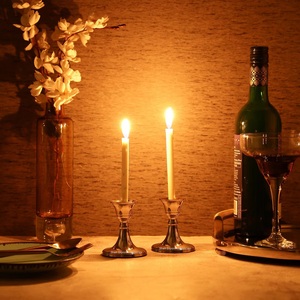 Bougeoir conique en métal de style américain finition argentée pour la décoration de mariage et d'éclairage domestique disponible aux meilleurs prix - Product Image 2