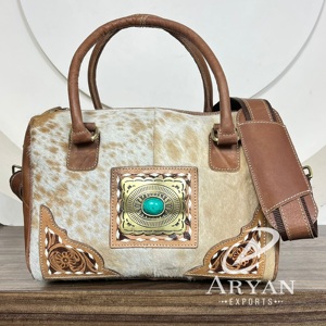 Nouveau sac de voyage en cuir de vachette à poils occidentaux, mini sac de voyage en cuir véritable fait à la main, sac de voyage à bandoulière pour unisexe - Product Image 1