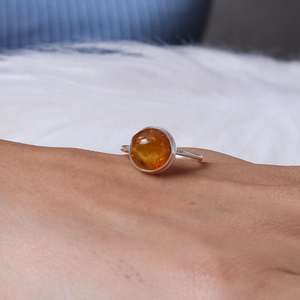 Anillo de 7mm de pera de ajuste de bisel de ámbar Báltico Chapado en plata de ley 925 de alta calidad, joyería de moda hecha a mano para mujer - Product Image 1