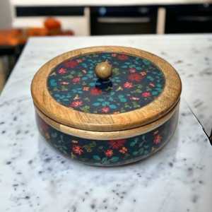 Boîte à roti chapati classique en bois imprimée en couleur de designer Casserole en bois polyvalente avec couvercle Boîte à roti en bois bol - Product Image 1