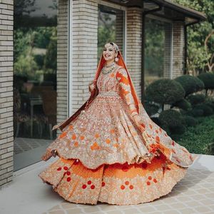 Broderie élégante sur péplum de mariée avec robe LEHENGA en brocart ornée de perles de verre cristal, STONE & DABKA work @ 2022 - Product Image 1