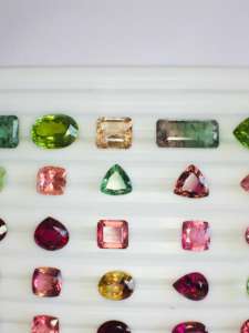 Lot de 50 pierres précieuses en tourmaline naturelle de qualité AAA, 187 carats, formes variées, taillées, pour tous les bijoux, certificat IGI - Product Image 3