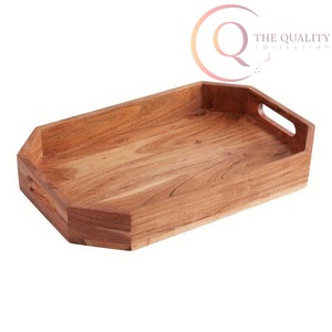 Plateau de service en bois de qualité supérieure avec surface polie, élégant et fonctionnel - Product Image 1