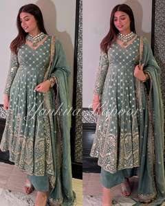 Vente en gros de vêtements de fête et de mariage indiens Haut brodé en fausse georgette et Sharara avec Dupatta brodé - Product Image 1