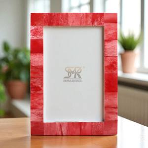 Marco de Fotos Artesanal con Incrustaciones de Hueso Rojo Intenso, con Opciones Personalizables, Elegante Exhibición de Mesa para Decoración Moderna de Oficina en Casa Estilo Boho - Product Image 4