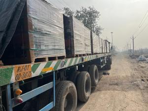 Onduleur hybride avec décor de batterie au lithium intégré noir 280 AH C10 12V alimenté par batterie fabricant exportation de batterie au lithium. - Product Image 5