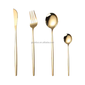 Ensemble de couverts GOLDEN de qualité supérieure, longue durée de vie, conçu pour le confort, offrant une apparence dorée lumineuse - Product Image 4