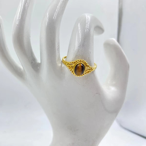 Elegante anillo de piedras preciosas chapado en oro Ajuste cómodo con base de latón duradera para uso diario o regalo - Product Image 1