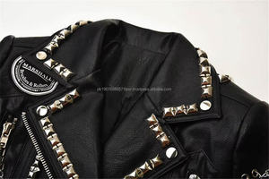 Veste Courte Femme Punk en Cuir PU, Style Motard Rock, avec Clous, Blocs de Couleurs, Rivets et Imprimé Graffiti - Product Image 3