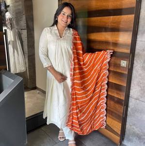 Costumes Salwar en soie Chanderi de designer indien pakistanais avec plusieurs fils avec kurti blanc Tenue de fête de mariage décontractée Costume Salwar - Product Image 4