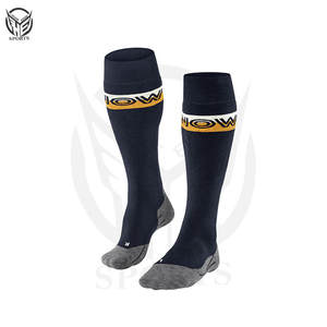 Chaussettes solides à logo personnalisé de haute qualité à quantité minimale de commande bas Chaussettes d'équipage colorées personnalisées pour hommes 100% coton - Product Image 5