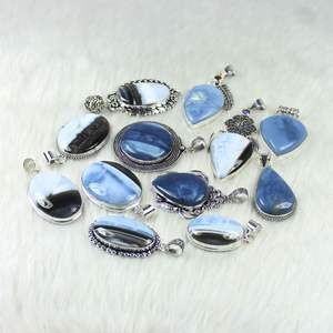Pendentif en pierre précieuse d'opale bleue naturelle bijoux en vrac en gros collier pendentif pince de créateur pour la vente au détail - Product Image 2