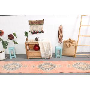 Tapis de couloir vintage turc 1,8x10,5 pi (55x320 cm), tapis persan orange - Product Image 1