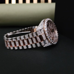 Reloj de Lujo con Esfera Romana de Dos Tonos, Blanco y Rosa, con Diamantes Moissanite, Correa President Completamente Adornada, Movimiento ETA de Acero Inoxidable - Product Image 2