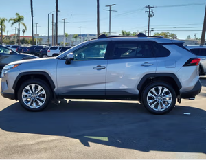 RAV4 XLE Premium FWD 2025 Usada, Lista para Enviar - Product Image 6