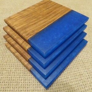 Ensemble de dessous de verre en bois et résine jaune verre personnaliser carré rond en résine époxy avec ensemble de support - Product Image 2