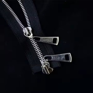 Sudadera con cremallera completa para hombre, moderna y práctica, ideal para ropa de todas las estaciones y atuendos informales - Product Image 5