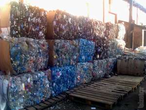 Nous exportons des flocons de bouteilles en PET de qualité alimentaire et des granulés de 3 à 5 mm, matière première vierge, qualité de moulage - Product Image 5