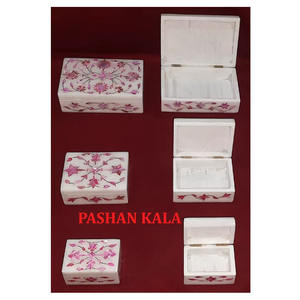 Caja de joyería con Incrustaciones de nácar rosa de mármol blanco con forma de rectángulo, diseño Floral hecho a mano utilizado para embalaje de collares y regalos - Product Image 1