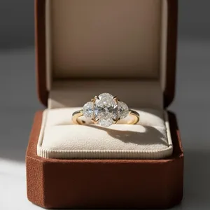 Anillo de compromiso de tres piedras con forma ovalada de 2 quilates, solitario de diamante cultivado en laboratorio, VS Clarity EF, Color, corte en oro de 14K, joyería para mujer - Product Image 4