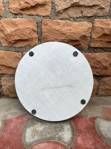 Nuevo diseño de lujo Bandeja para servir alimentos Bandeja de madera con diseño floral Bandeja para servir con mango de metal para equipos de hotel y restaurante - Product Image 3