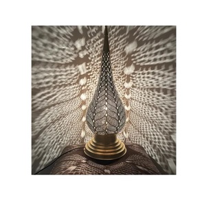 Farol Marroquí de Hierro con Diseño Perforado, Hecho a Mano, Ecológico, Portavelas de Metal Resistente para Decoración del Hogar y Bodas - Product Image 1