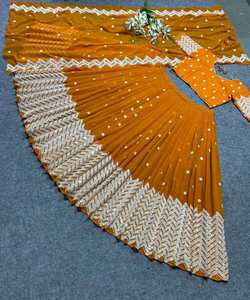 Prix de gros, Lahenga Choli Dupatta en soie indienne de créateur, lourd et exclusif, tenue de mariage traditionnelle indienne/pakistanaise, moderne - Product Image 3