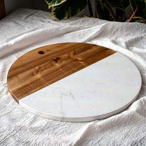Plateau rond en bois d'acacia naturel et marbre blanc pour servir le fromage et la viande - Product Image 5
