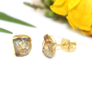 Pendientes de tuerca galvanizados de oro con piedra NATAL DE NOVIEMBRE DE citrino en bruto natural al por mayor para India - Product Image 2