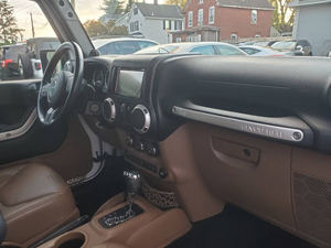 Usado 2014 Jeep Wrangler Unlimited Sahara 4WD Volante a la izquierda - Product Image 2