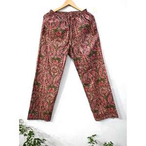 Ensemble de pyjama en coton à imprimé floral Vêtements de nuit indiens confortables pour femmes, doux, relaxants et parfaits pour des nuits reposantes - Product Image 4