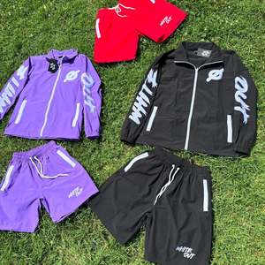 Vente en gros coupe-vent deux pièces personnalisé veste courte en nylon 100% polyester Streetwear coupe-vent ensemble de survêtement court pour l'été - Product Image 3