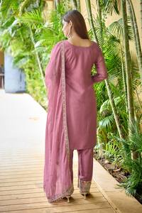 Nuevo diseñador Heavy Tebby Organza Silk Top & Dupatta Set Indian & Pakistani Party Wear Look Elegant Pent Launching - Product Image 3