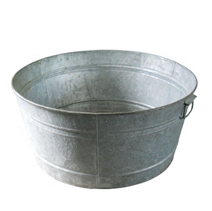 Hot Sale Latest Metal Iron Galvanized Outdoor Garden Decoration <b>Large</b> Round Shape Bucket Planters With Handle Made in India . - Product Image 4