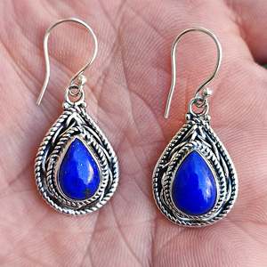 Boucles d'oreilles pendantes en argent sterling faites à la main, pierre précieuse en lapis-lazuli en forme de poire, forme de goutte d'eau, bijoux bohèmes pour anniversaire - Product Image 1