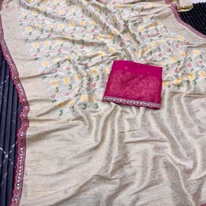 Sari Premium de Khadi Georgette con Tejido Jacquard con Tema de Jungla Meenakari, Pallu Rico y Blusa en Contraste con Encaje Bordado - Product Image 2