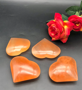 หินเซเลไนท์สีส้มรูปหัวใจบวมบวมอัญมณีธรรมชาติแกะสลักคริสตัลบำบัดสไตล์ความรัก - Product Image 3