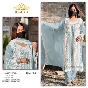 Georgette de renard lourd pakistanais de créateur indien de luxe avec séquence de broderie et travail ennuyeux avec Khatli travail pour la vente à l'exportation - Product Image 1