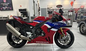 BURGMAN FAST DEMAND 2025 CBR1000RR Fire Blade SP Racing Rouge Blanc Bleu, Léger et Robuste, Origine USA, Sport - Product Image 2