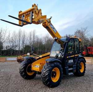 Chariot télescopique agricole JCB AGRI Diesel 4x4, capacité de levage de 6 m, charge nominale de 3,2 tonnes, manutacteur de matériaux agricoles - Product Image 3