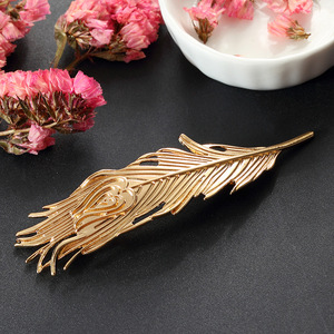 Barrettes à <span class=keywords><strong>cheveux</strong></span> tendance en forme de <span class=keywords><strong>plume</strong></span>, bijoux fantaisie, accessoires pour femmes, pinces à <span class=keywords><strong>cheveux</strong></span> en métal doré pour adultes - Product Image 4