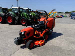 Tractor compacto Kubota BX-231 nuevo y usado con recogedor de césped - Product Image 2