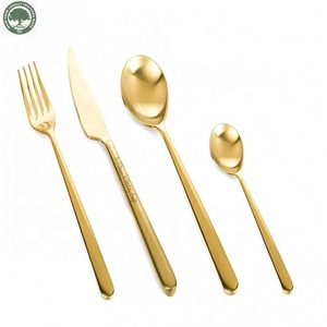 Ensemble de couverts plaqués or 4 pièces, finition miroir, manche long, vaisselle de luxe moderne pour les occasions de mariage - Product Image 1