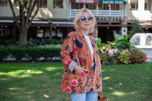 Indian Cotton <b>Velvet</b> <b>Fabric</b> Made Jackets Floral <b>Print</b> Winter Jackets Short <b>Velvet</b> Kimono Women's Wear Short Jacket - Product Image 5