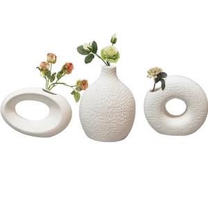 GROSSE REMISE ; Magnifiques vases à fleurs en céramique, un toucher artisanal pour les intérieurs modernes, nouveauté en décoration - Product Image 1