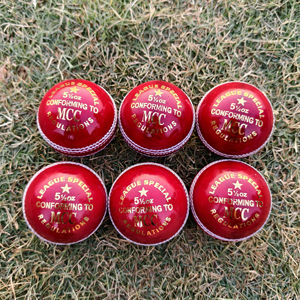 Pelota de Críquet de Cuero Rojo Cosida a Mano, 4 Piezas, Clásica, Personalizable y Duradera - Product Image 1